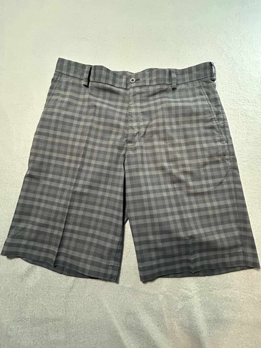 Nike Men's Gray Plaid Flat-Front Golf Shorts